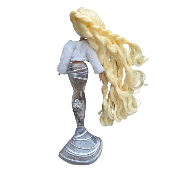 Pre-owned Mermaze Mermaidz Winter Waves Gwen Fashion Doll with Glitter Tail - Picture 3 of 3